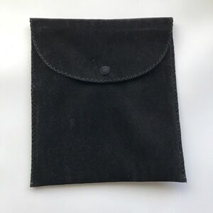 VELVET BLACK PADDED BELOUR NECKLACE STORAGE POUCH